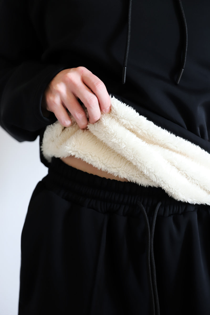 Heavyweight, cozy fabric with a plush sherpa lining